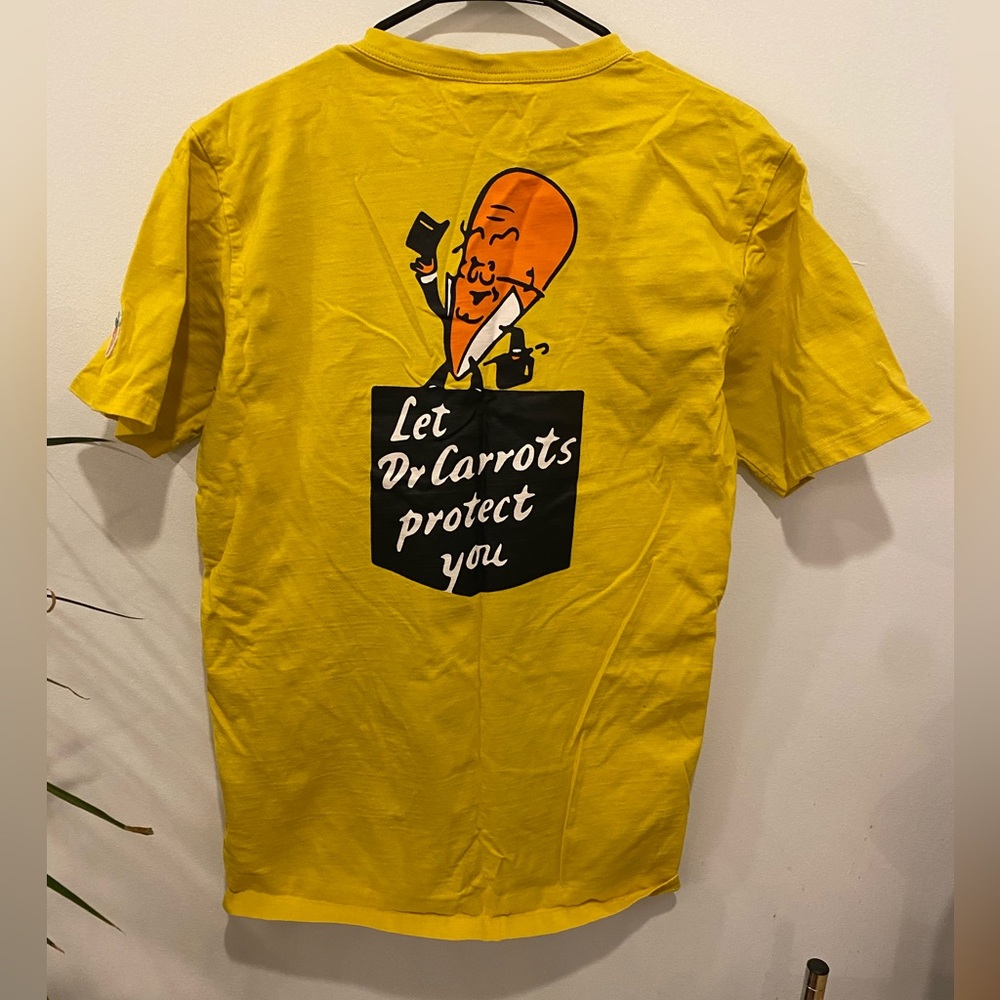 Anwar Carrots “Let Dr Carrot Care for you” t-shirt Large